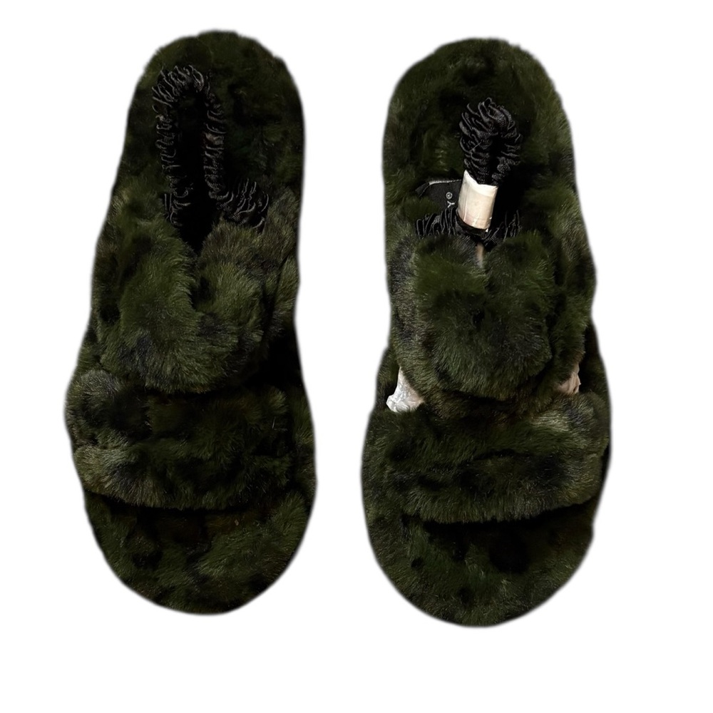 Array Plush Faux Fur Slipper Sandals Cargo Green Tassel Cozy Slides Size 8 NIB